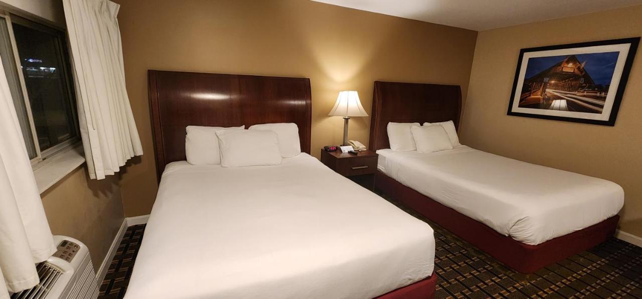 Nashoba Valley Inn & Suites Ayer Экстерьер фото